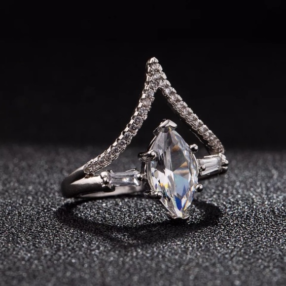 Ring - Picture 5 of 6